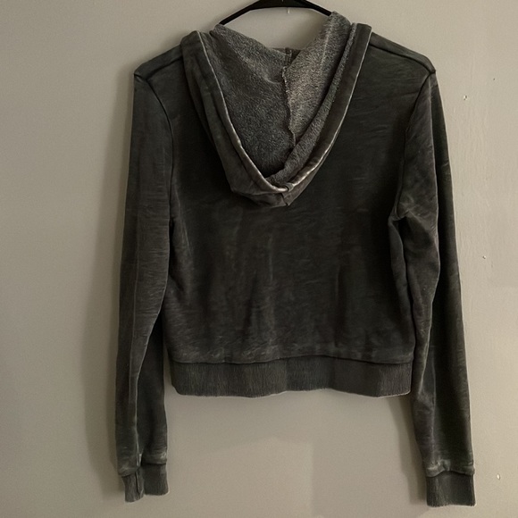 Small Zip Up - Picture 2 of 3